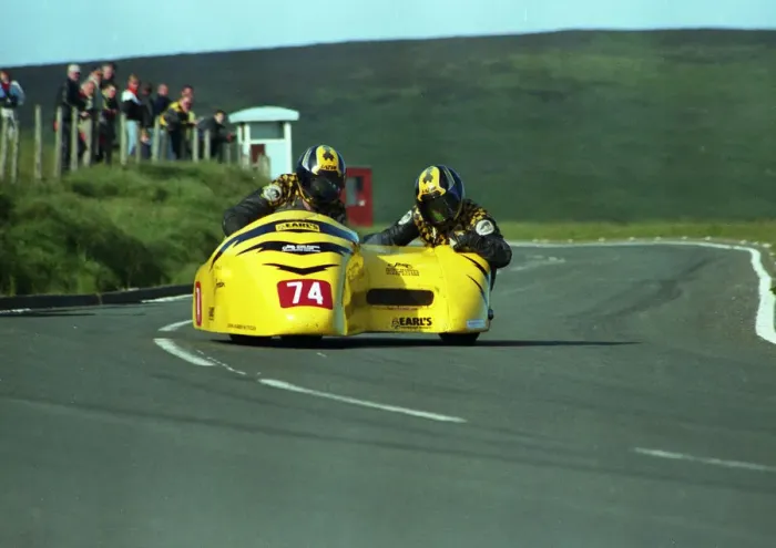 Framed Print : Dave Alcock & Dave Gledill (Shelbourne) 1999 Sidecar TT