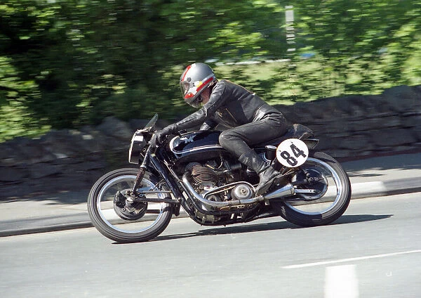 Dave Bates (Matchless) 2002 Classic Parade