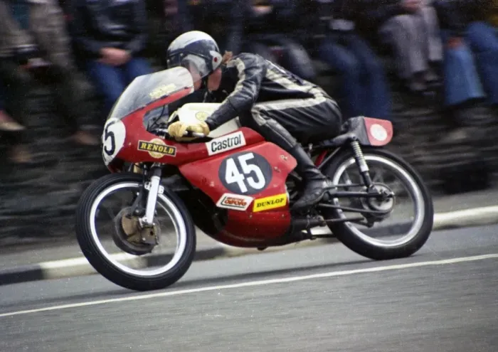 Framed Print : Dave Bedlington (Yamaha) 1974 Ultra Lightweight TT Framed Print : Dave Bedlington (Yamaha) 1974 Ultra Lightweight TT