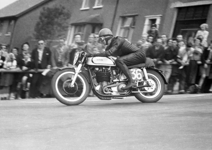 Framed Print : Dave Bennett (Norton) 1952 Senior TT Framed Print : Dave Bennett (Norton) 1952 Senior TT