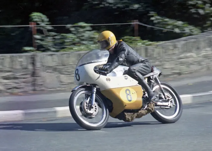 Framed Print : Dave Bevan (Kettle Norton) 1972 Senior Manx Grand Prix Framed Print : Dave Bevan (Kettle Norton) 1972 Senior Manx Grand Prix