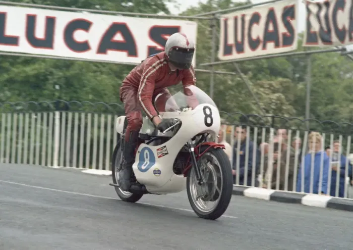 Framed Print : Dave Browning (Yamaha) 1971 Junior TT Framed Print : Dave Browning (Yamaha) 1971 Junior TT