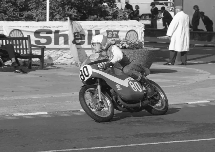 Framed Print : Dave Coombes (Suzuki) 1977 Lightweight Manx Grand Prix Framed Print : Dave Coombes (Suzuki) 1977 Lightweight Manx Grand Prix