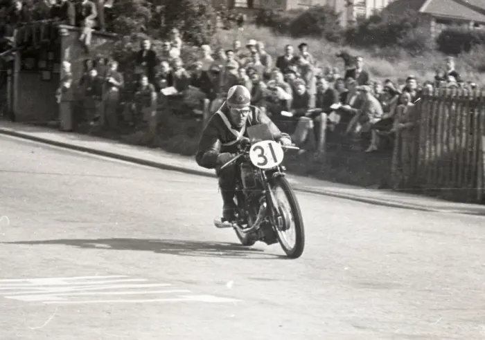 Framed Print : Dave Davis (Velocette) 1949 Junior Manx Grand Prix Framed Print : Dave Davis (Velocette) 1949 Junior Manx Grand Prix