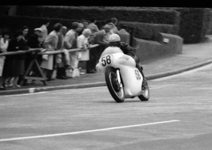 Framed Print : Dave Degens (Matchless) 1962 Senior Manx Gand Prix Framed Print : Dave Degens (Matchless) 1962 Senior Manx Gand Prix