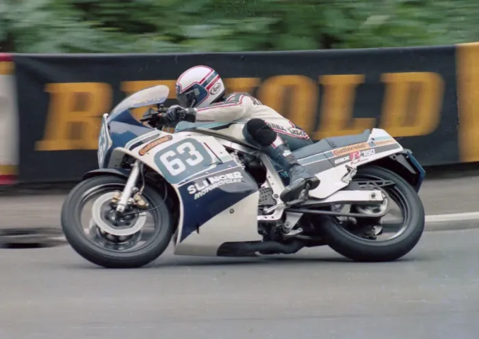 Framed Print : Dave Eaves (Suzuki) 1986 Production B TT Framed Print : Dave Eaves (Suzuki) 1986 Production B TT