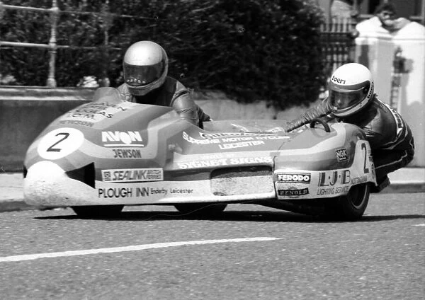 Dave Hallam & John Gibbard (Windle Yamaha) 1986 Sidecar TT