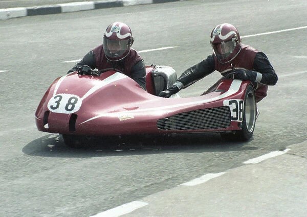 Dave Hallam & John Havercroft (Windle Yamaha) 1980 Sidecar TT