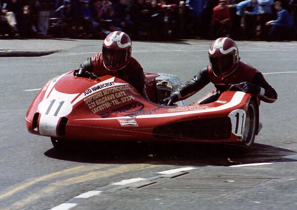 Dave Hallam & John Havercroft (Yamaha) 1981 Sidecar TT