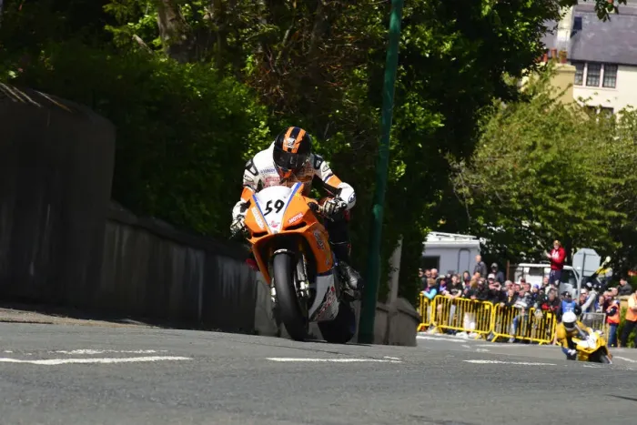 Framed Print : Dave Hewson (Aprilia) 2015 Superbike TT Framed Print : Dave Hewson (Aprilia) 2015 Superbike TT