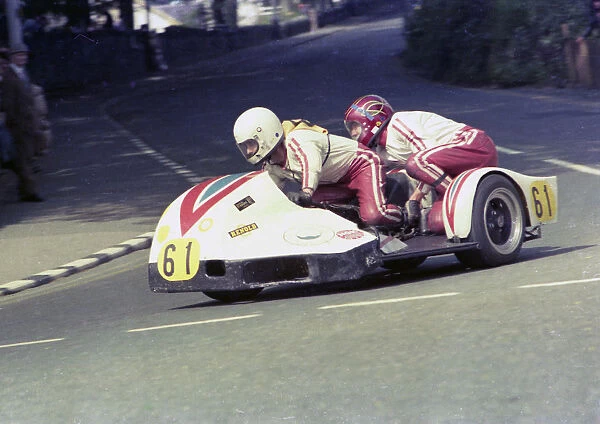 Dave Houghton & Chas Birks (Konig) 1976 1000 Sidecar TT