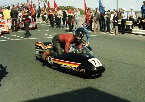 Dave Houghton & Eddy Yarker (Reemaun) 1984 Sidecar TT