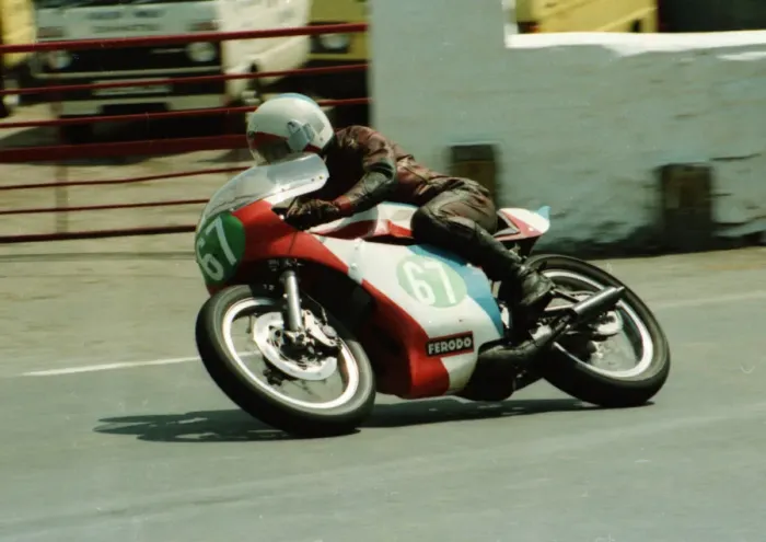 Framed Print : Dave Hughes (Yamaha) 1984 Junior TT Framed Print : Dave Hughes (Yamaha) 1984 Junior TT