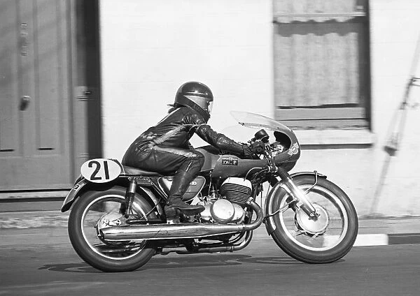 Dave Kirwan (Suzuki) 1975 Production TT