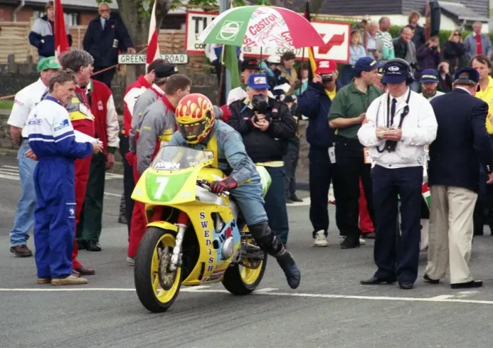 Framed Print : Dave Leach (Yamaha) 1995 Lightweight TT Framed Print : Dave Leach (Yamaha) 1995 Lightweight TT