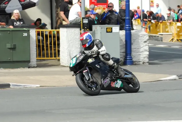 Framed Print : Dave Madsen-Mygdal (Kawasaki) 2015 Lightweight TT Framed Print : Dave Madsen-Mygdal (Kawasaki) 2015 Lightweight TT
