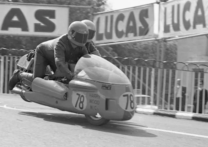 Framed Print : Dave Mallon & Pauline Goddard (BMW) 1975 1000 Sidecar TT Framed Print : Dave Mallon & Pauline Goddard (BMW) 1975 1000 Sidecar TT