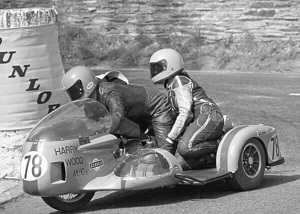 Dave Mallon & Pauline Goddard (BMW) 1975 1000 Sidecar TT