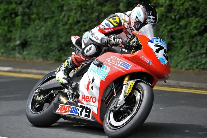 Framed Print : Dave Moffitt (Suzuki) 2014 Senior TT Framed Print : Dave Moffitt (Suzuki) 2014 Senior TT