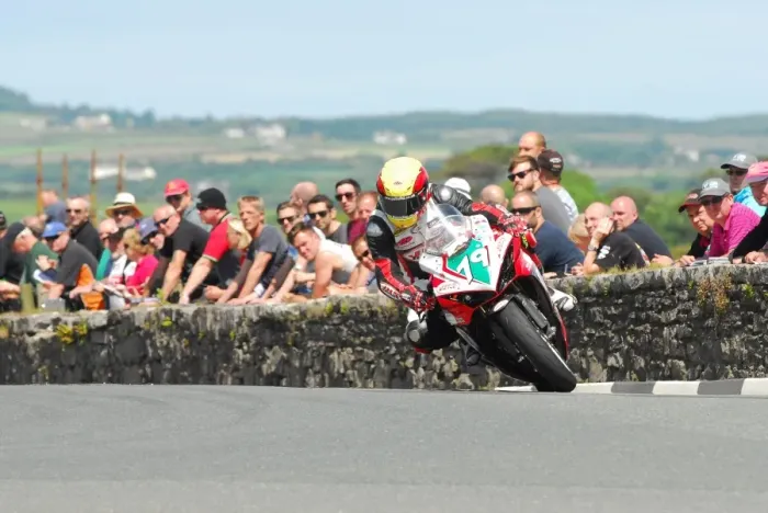 Framed Print : Dave Moffitt (Suzuki) 2015 Southern 100 Framed Print : Dave Moffitt (Suzuki) 2015 Southern 100
