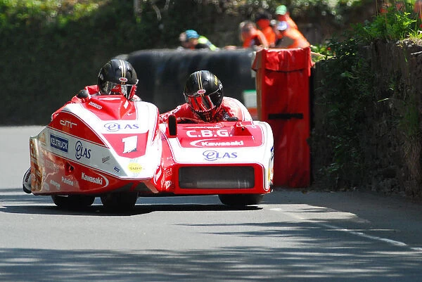 Dave Molyneux & Patrick Farrance (DMR Kawasaki) 2013 Sidecar TT