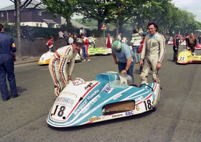 Framed Print : Dave Molyneux & Paul Kneale (Bregazzi Yamaha) 1987 Sidecar TT