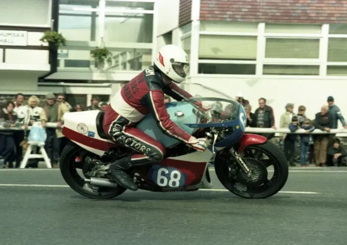 Framed Print : Dave Montgomery (Yamaha) 1983 Junior Manx Grand Prix