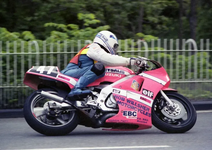 Framed Print : Dave Morris (Suzuki) 1990 Lightweight 400 TT Framed Print : Dave Morris (Suzuki) 1990 Lightweight 400 TT