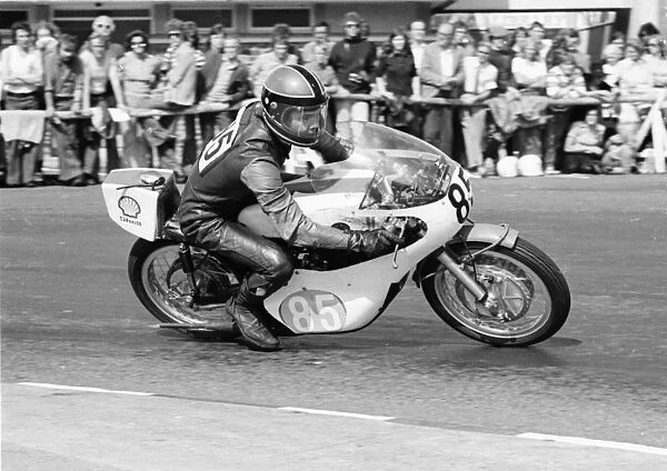 Dave Oliver (Yamaha) 1975 Junior Manx Grand Prix