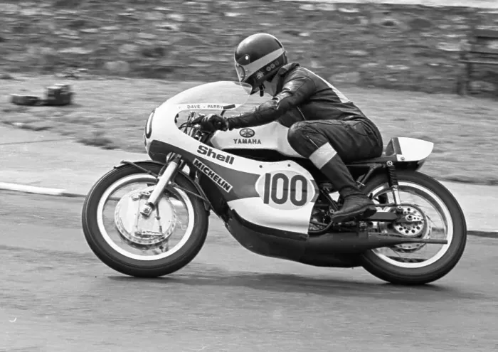 Framed Print : Dave Parry Yamaha 1975 Senior Manx Grand Prix Framed Print : Dave Parry Yamaha 1975 Senior Manx Grand Prix
