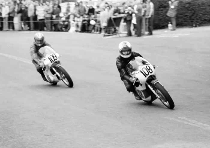 Framed Print : Dave Parry Yamaha Adrian Marsh 1977 Junior Manx Grand Prix Framed Print : Dave Parry Yamaha Adrian Marsh 1977 Junior Manx Grand Prix