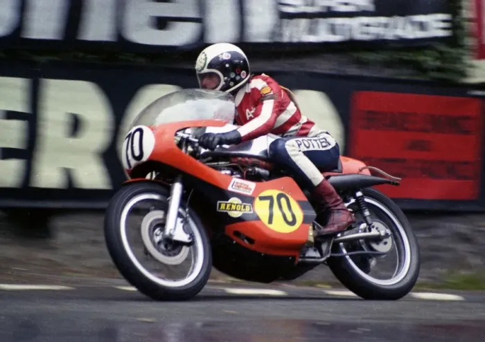 Framed Print : Dave Potter (Ryan Crescent) 1974 Senior TT Framed Print : Dave Potter (Ryan Crescent) 1974 Senior TT