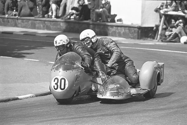 Dave Saville & Andrew Lord (Triumph) 1975 500cc Sidecar TT