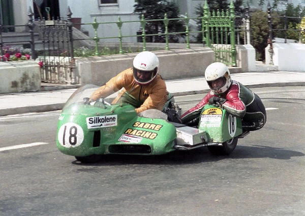 Dave Saville & Dave Hall (Sabre) 1984 Sidecar TT