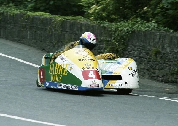 Dave Saville & Nick Roche (Sabre) 1992 Sidecar TT
