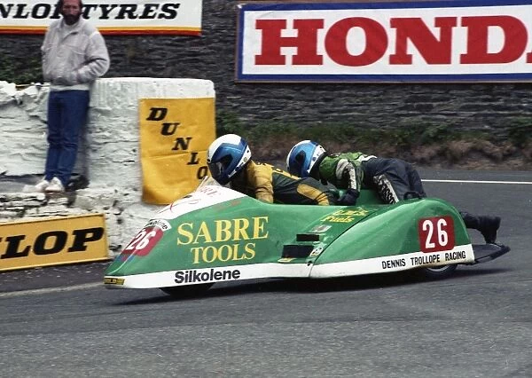 Dave Saville & Richard Crossley (Sabre) 1989 Sidecar TT
