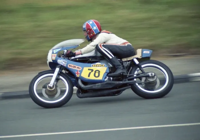 Framed Print : Dave Sharratt (Suzuki) 1974 Senior Manx Grand Prix Framed Print : Dave Sharratt (Suzuki) 1974 Senior Manx Grand Prix