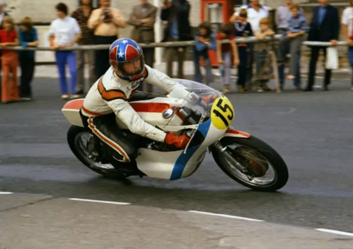Framed Print : Dave Sharratt (Yamaha) 1975 Senior Manx Grand Prix Framed Print : Dave Sharratt (Yamaha) 1975 Senior Manx Grand Prix