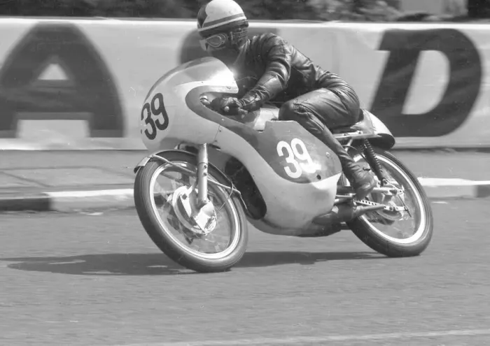 Framed Print : Dave Simmonds (Tohatsu) 1964 Ultra Lightweight TT Framed Print : Dave Simmonds (Tohatsu) 1964 Ultra Lightweight TT