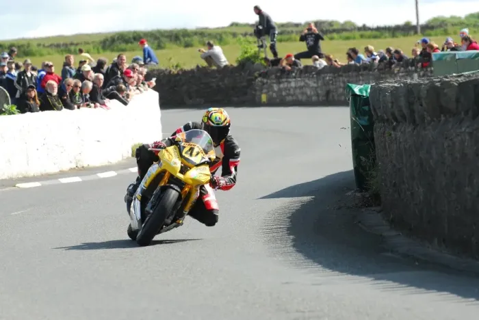 Framed Print : Dave Taylor (Yamaha) 2015 Southern 100 Framed Print : Dave Taylor (Yamaha) 2015 Southern 100