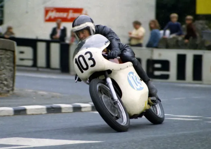 Framed Print : Dave Turner (Norton) 1972 Junior Manx Grand Prix Framed Print : Dave Turner (Norton) 1972 Junior Manx Grand Prix
