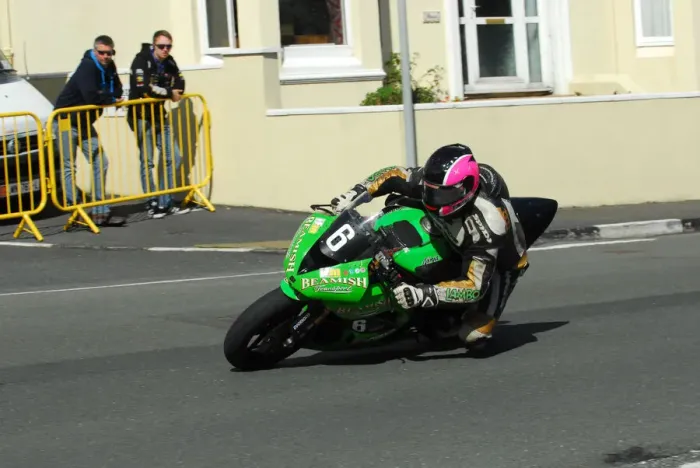 Framed Print : Davey Lambert (Kawasaki) Junior Manx Grand Prix Framed Print : Davey Lambert (Kawasaki) Junior Manx Grand Prix