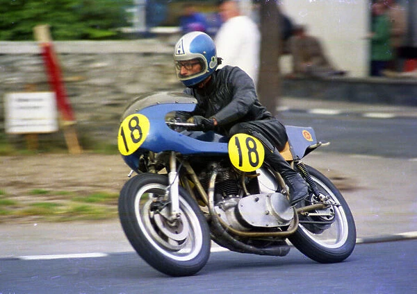 David Allman (Norton) 1976 Senior Manx Grand Prix