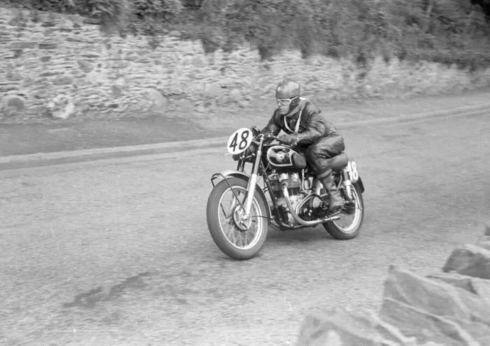 Framed Print : David Andrews (Matchless) 1952 Senior Clubman TT Framed Print : David Andrews (Matchless) 1952 Senior Clubman TT
