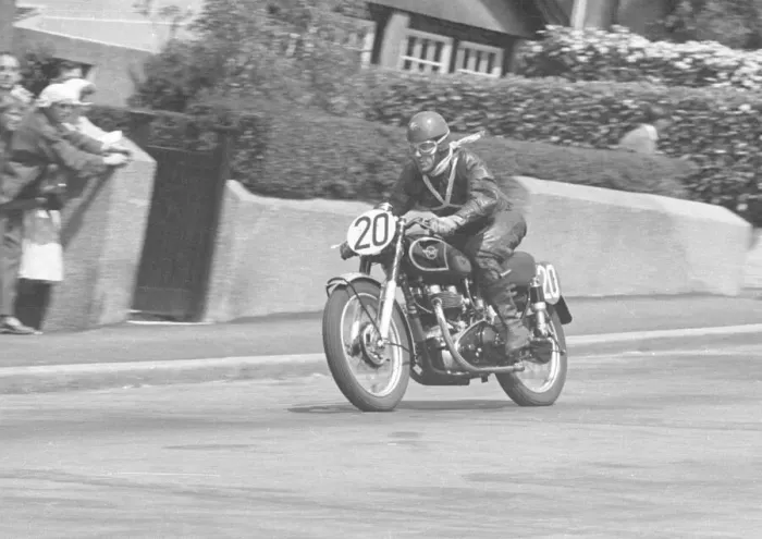 Framed Print : David Andrews (Matchless) 1953 Senior Clubman TT Framed Print : David Andrews (Matchless) 1953 Senior Clubman TT