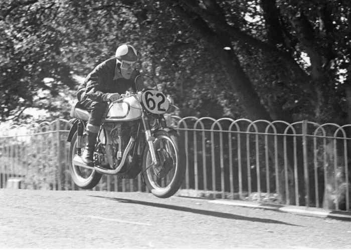 Framed Print : David Antill (Norton) 1951 Senior Manx Grand Prix Framed Print : David Antill (Norton) 1951 Senior Manx Grand Prix