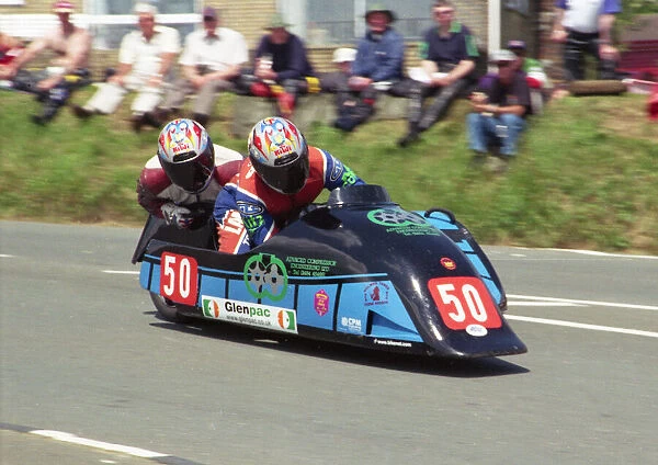 David Calvert & Stuart Bond (Ireson Yamaha) 2002 Sidecar TT