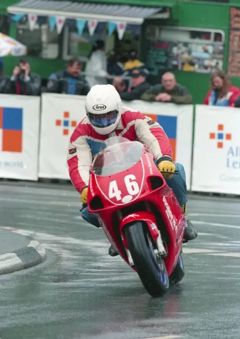 Framed Print : David Castle (Kawasaki) 2000 Production TT Framed Print : David Castle (Kawasaki) 2000 Production TT