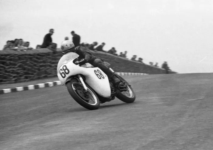 Framed Print : David Duncan (Matchless) 1964 Senior TT Framed Print : David Duncan (Matchless) 1964 Senior TT