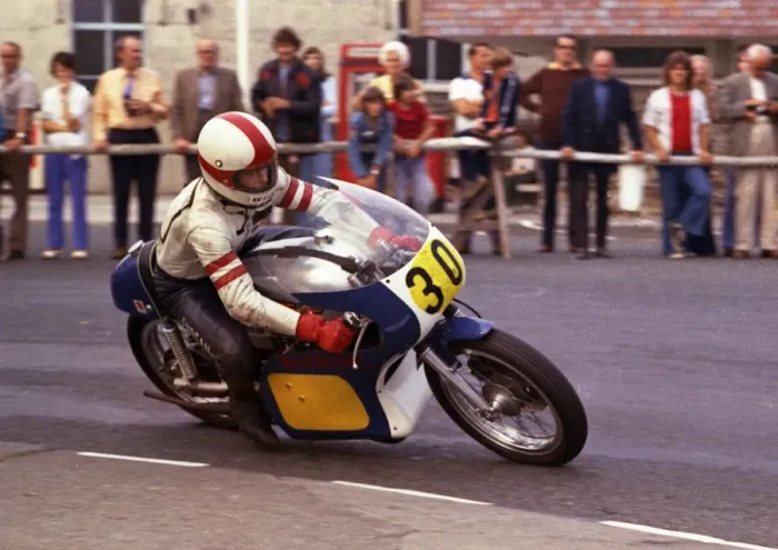 Framed Print : David Endean (Suzuki) 1975 Senior Manx Grand Prix